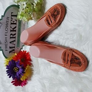 Anne Klein 9.5M orange leather loafers with snake skin decoration